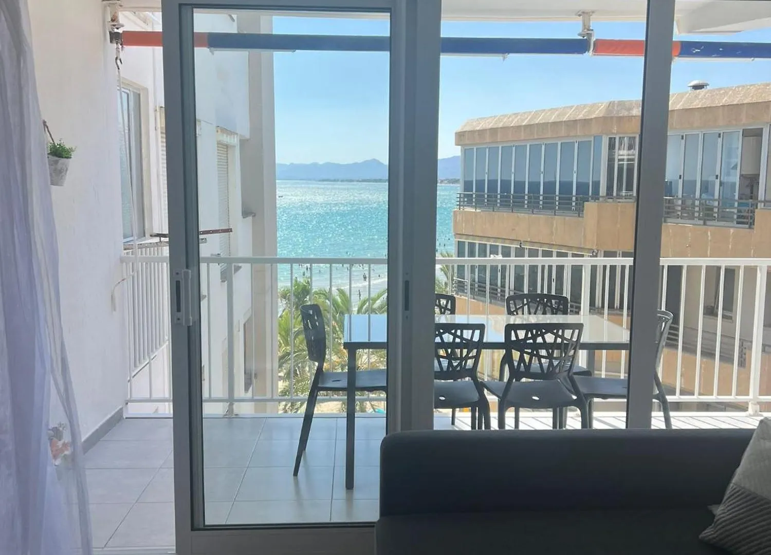 Beachfront Salou Apartment With Sea View 0*,  Hiszpania
