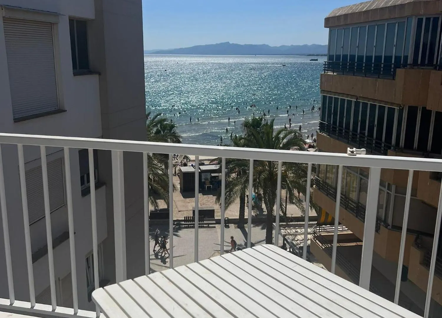 Beachfront Salou Apartment With Sea View Hiszpania